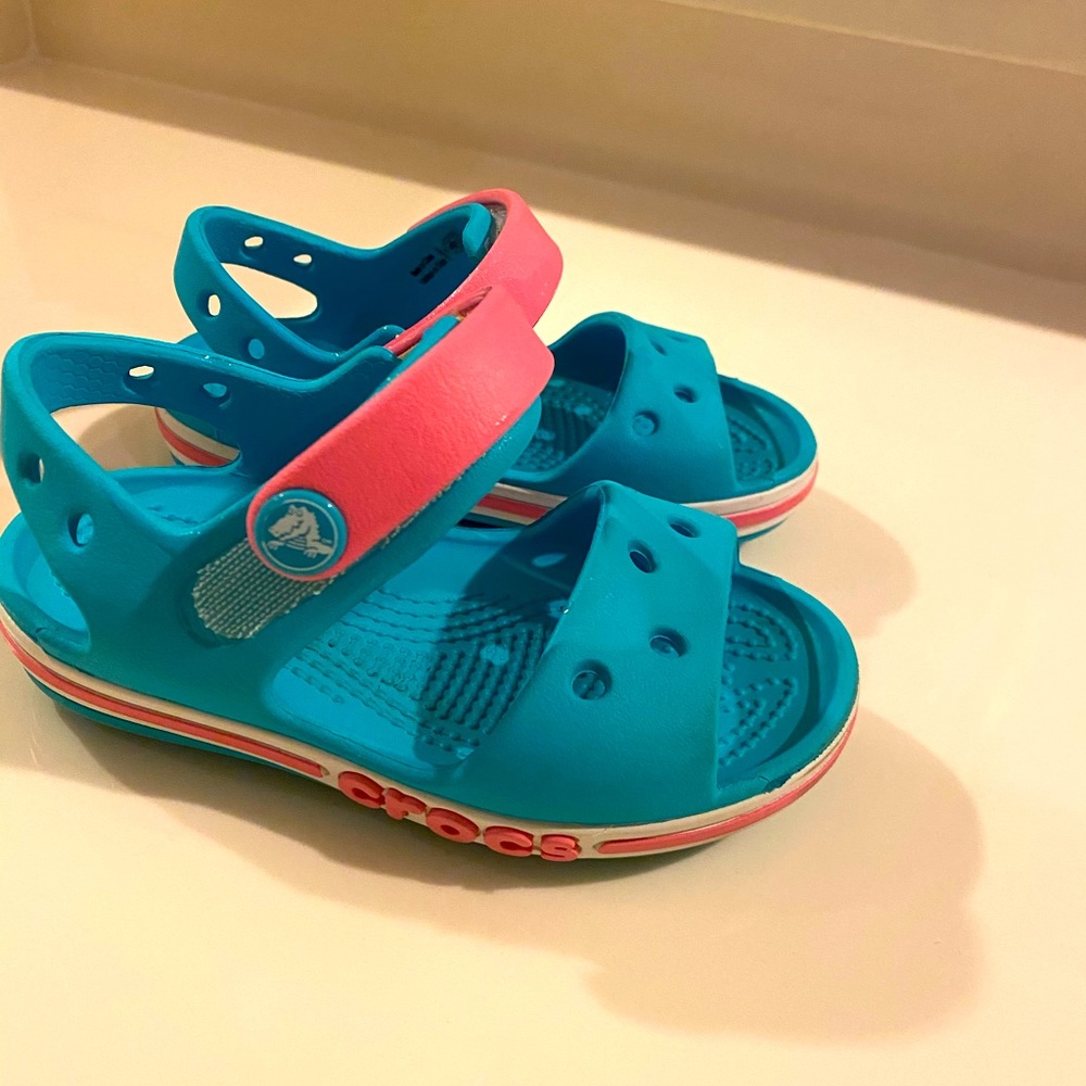 CROCS